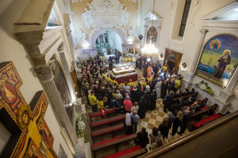 Sarkofag s neraspadnutim tijelom sv. Leopolda Bogdana Mandića stigao u Dubrovnik.