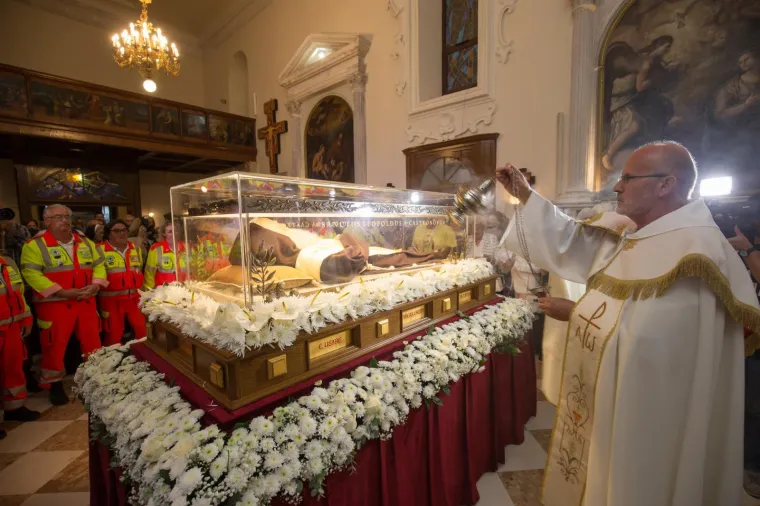 Sarkofag s neraspadnutim tijelom sv. Leopolda Bogdana Mandića stigao u Dubrovnik.