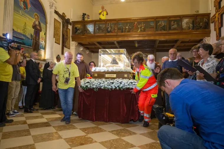 Sarkofag s neraspadnutim tijelom sv. Leopolda Bogdana Mandića stigao u Dubrovnik.