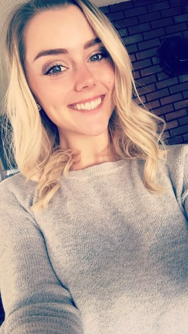 JESU LI I VA&Scaron;E KOLEGICE OVAKVE? Ako jesu, samo recite gdje da po&scaron;aljemo CV, za plaću ćemo lako...