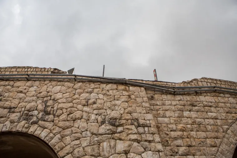 DUBROVNIK: Cisterna s magistrale sletjela u provaliju