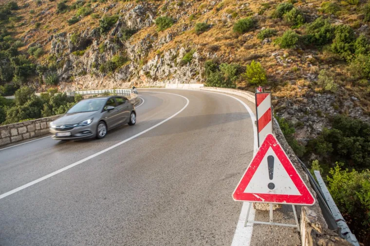 DUBROVNIK: Cisterna s magistrale sletjela u provaliju