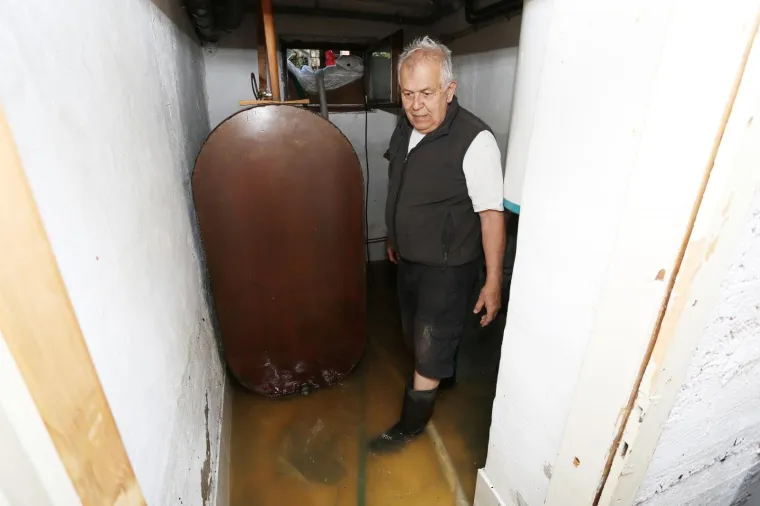 OGULIN POD VODOM: Izlila se rijeka Dobra, sastao se krizni stožer