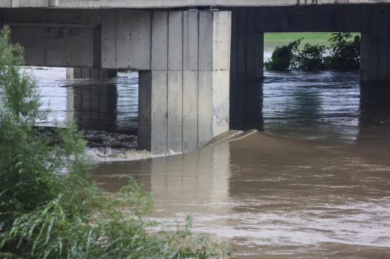 NAKON OBILNE KI&Scaron;E U GLAVNOM GRADU: Sava se izlila iz korita u Zagrebu