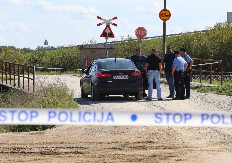 TE&Scaron;KA NESREĆA KOD VRBOVCA: Vlak naletio na osobni automobil te usmrtio dvije osobe