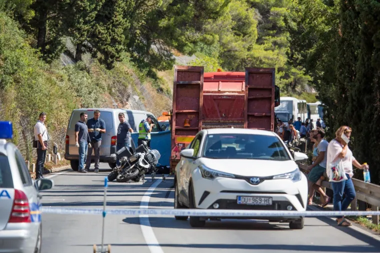 TE&Scaron;KA PROMETNA NESREĆA NA JADRANSKOJ MAGISTRALI: U sudaru teretnog vozila i motocikla poginula vozačica motocikla iz Njemačke