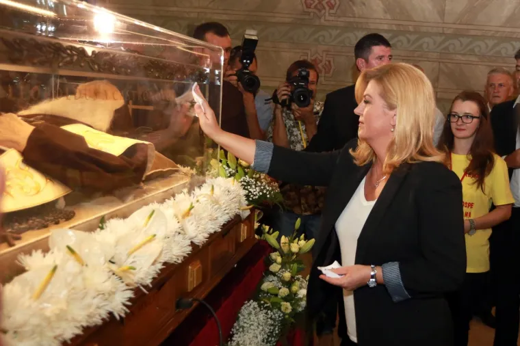 Predsjednica dotaknula sarkofag Leopolda Mandića maramicom: 'Tako se dobiva blagoslov'