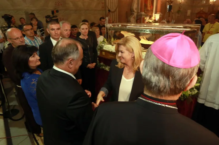Predsjednica dotaknula sarkofag Leopolda Mandića maramicom: 'Tako se dobiva blagoslov'