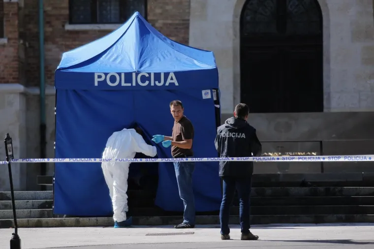 Na grobu prvog predsjednika RH Franje Tuđmana, na zagrebačkom Mirogoju, mu&scaron;karac je počinio samoubojstvo, a policijski očevid je u tijeku.
Photo: Tomislav Miletic/PIXSELL
