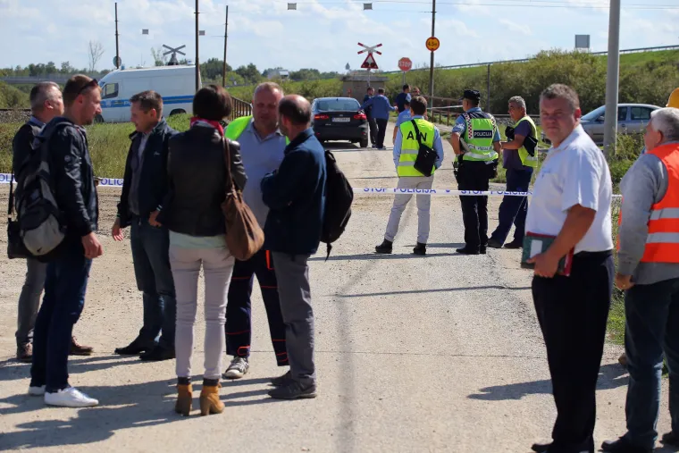 Vrbovec: Vozač i suvozač poginuli pod naletom vlaka na osobni automobil