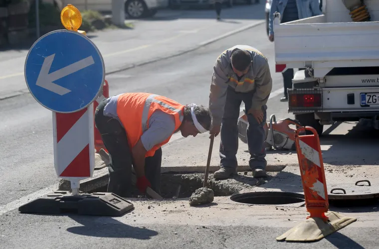 Rupa na Remetinečkoj cesti
