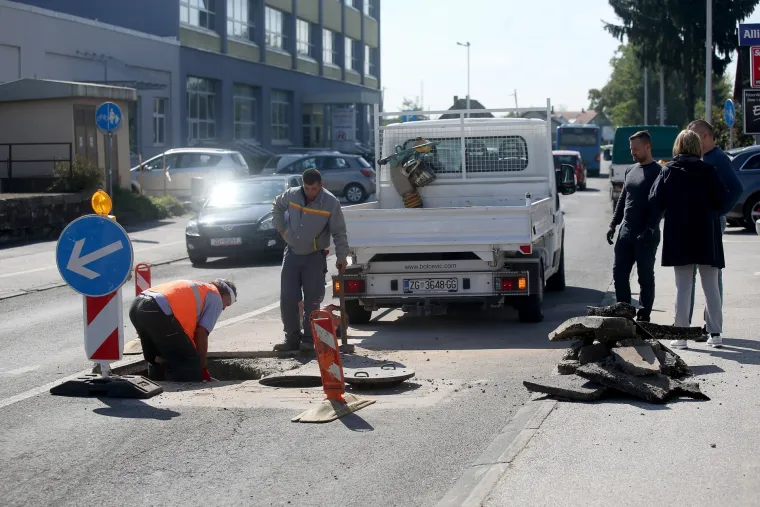 Rupa na Remetinečkoj cesti