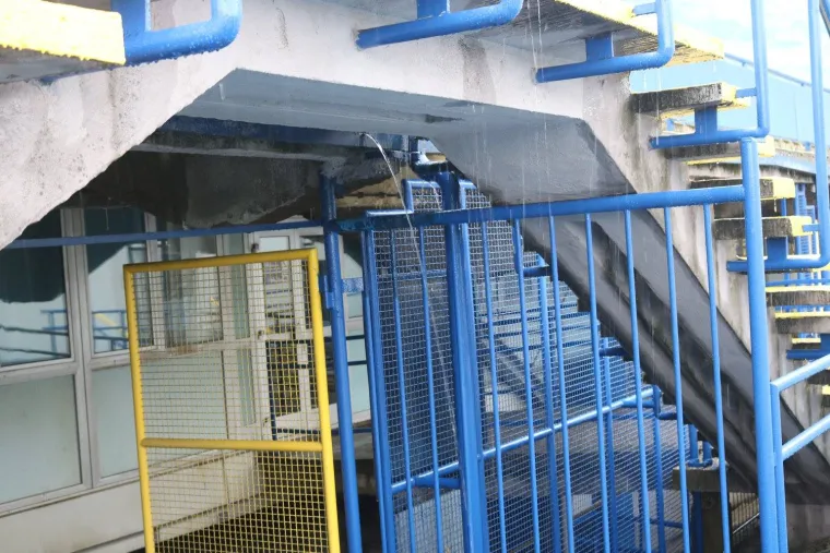 KAOS NA MAKSIMIRU: Pogledajte kako je ki&scaron;a o&scaron;tetila stadion Dinama