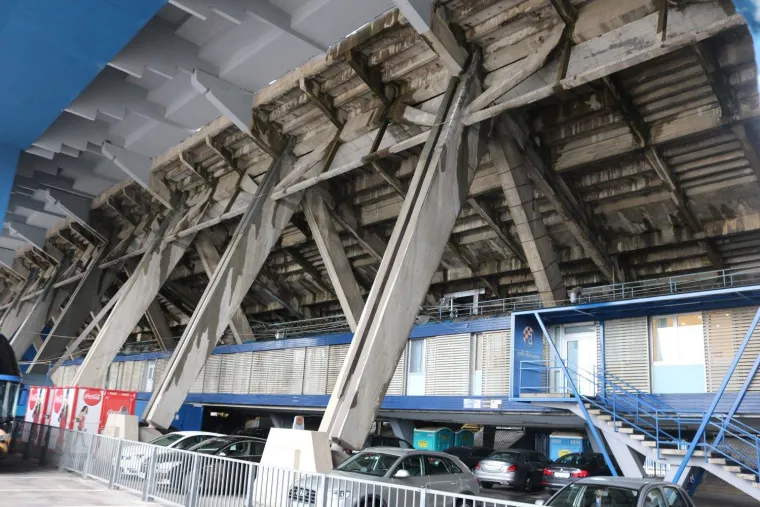 KAOS NA MAKSIMIRU: Pogledajte kako je ki&scaron;a o&scaron;tetila stadion Dinama