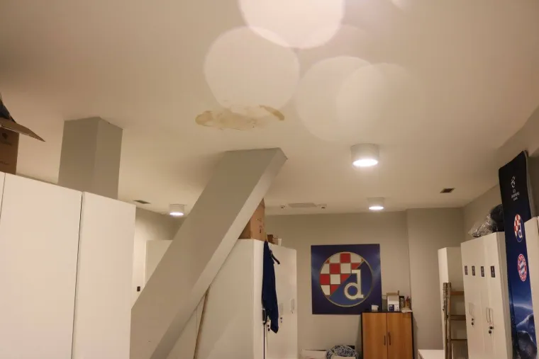 KAOS NA MAKSIMIRU: Pogledajte kako je ki&scaron;a o&scaron;tetila stadion Dinama