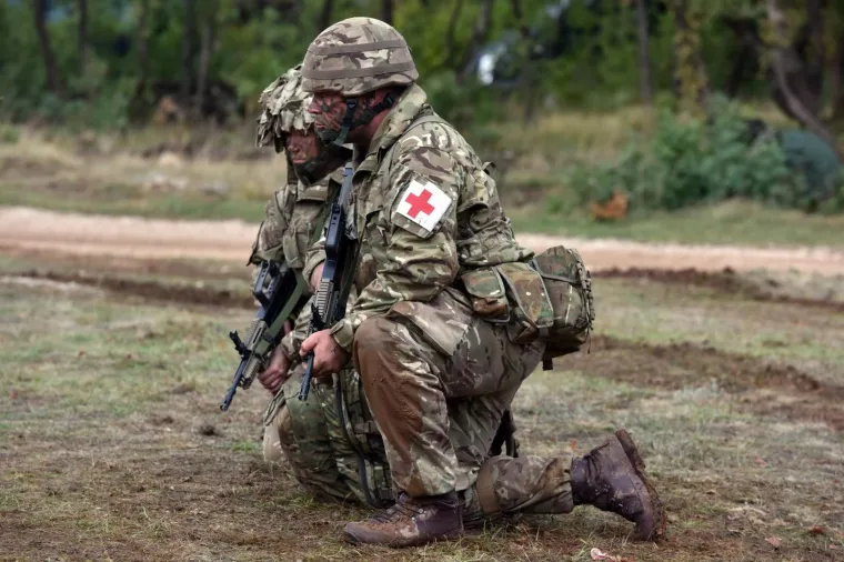 Vježba "Sava Star 17" provodila se od 11. do 19. rujna i na njoj je sudjelovalo 95 pripadnika britanskih i 65 pripadnika hrvatskih oružanih snaga, a dana&scaron;njoj su prezentaciji nazočili potpredsjednik Vlade i ministar obrane Damir Krstičević,  britanski veleposlanik Andrew Dalgleish, zamjenik načelnika Glavnog stožera OSRH general-pukovnik Drago Matanović i drugi.