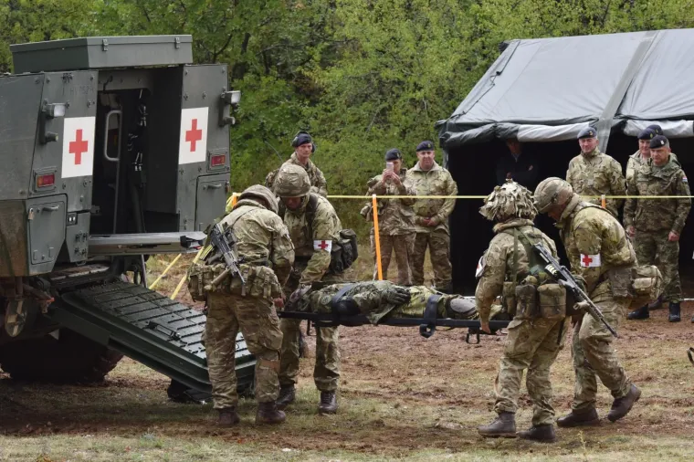 Na zavr&scaron;nom prikazu vježbe pripadnici britanske i hrvatske strane prikazali su pružanje pomoći u situacijama s nizom ozlijeđenih, s različitim vrstama ozljeda.