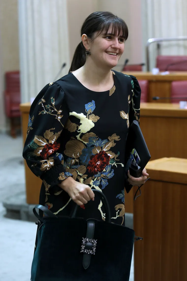 Mlada HNS-ova zastupnica plijenila pažnju cipelama hrvatskog brenda od 2000 kuna