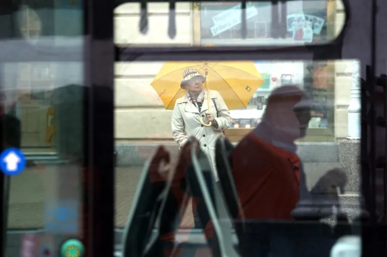 Sivilo nad Zagrebom: ki&scaron;no i tmurno prijepodne u sredi&scaron;tu grada