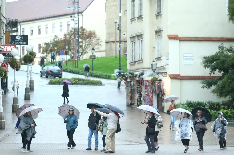Sivilo nad Zagrebom: ki&scaron;no i tmurno prijepodne u sredi&scaron;tu grada