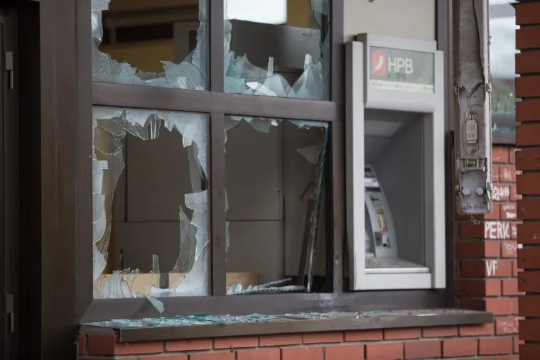 Poku&scaron;aj pljačke u Sesvetskom Kraljevcu: od detonacije eksplozivne naprave popucala stakla na Po&scaron;ti
