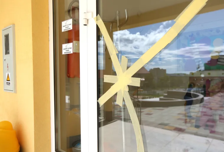 Nepoznati počinitelji zračnim pu&scaron;kama pucali na vrtić Mali Mihovil u &Scaron;ibeniku