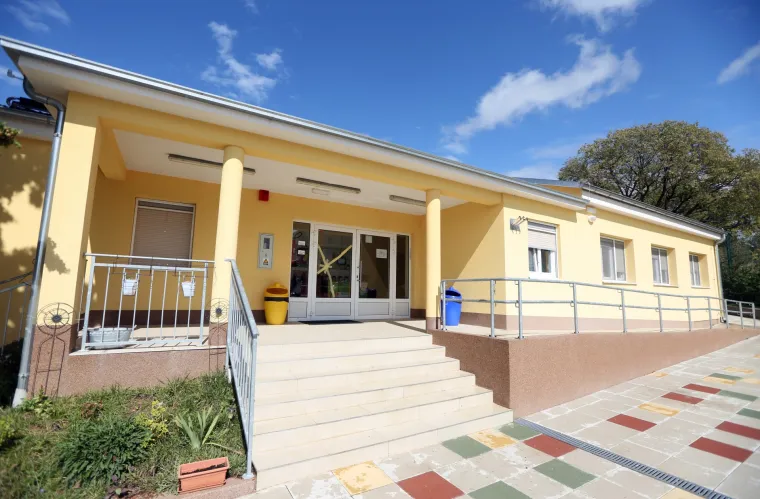 Nepoznati počinitelji zračnim pu&scaron;kama pucali na vrtić Mali Mihovil u &Scaron;ibeniku