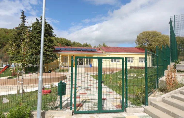 Nepoznati počinitelji zračnim pu&scaron;kama pucali na vrtić Mali Mihovil u &Scaron;ibeniku