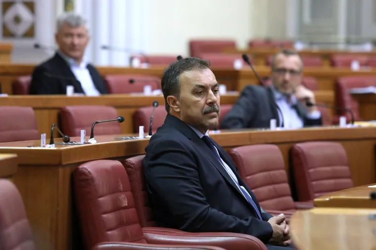 Drugi dan 5. sjednice Hrvatskog sabora zastupnici ponovno počeli stankama