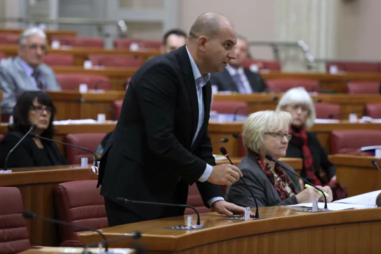 Drugi dan 5. sjednice Hrvatskog sabora zastupnici ponovno počeli stankama