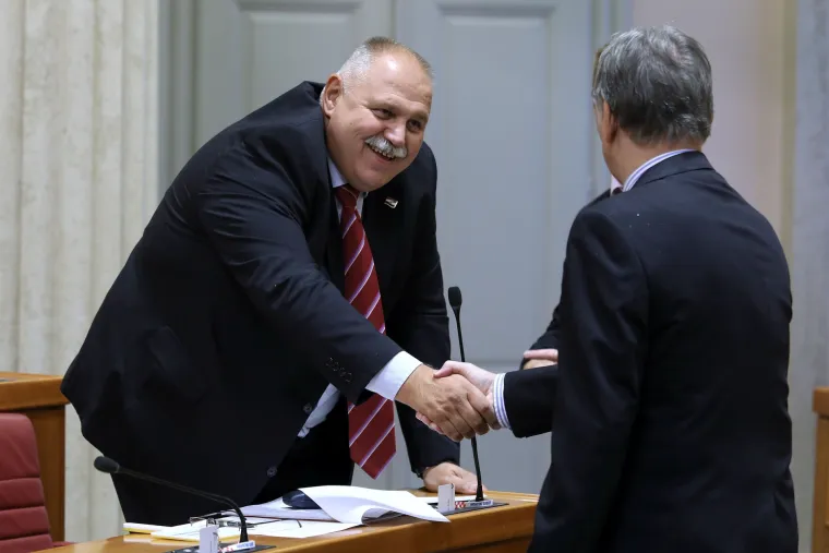 Drugi dan 5. sjednice Hrvatskog sabora zastupnici ponovno počeli stankama