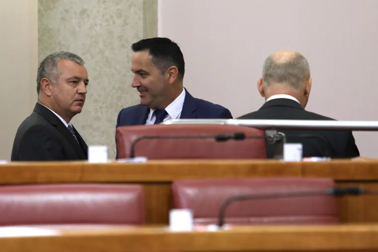 Drugi dan 5. sjednice Hrvatskog sabora zastupnici ponovno počeli stankama