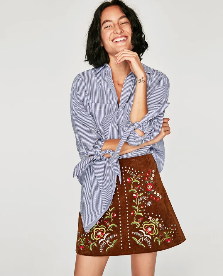 Kožna mini suknja s vezom, Zara, 399,90 kuna