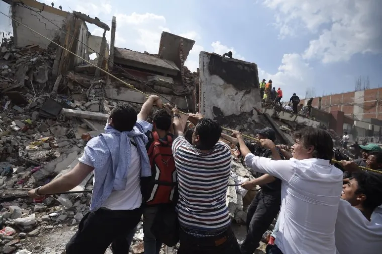 PRIZORI POTPUNOG UNIŠTENJA: Potres magnitude 7,1 pogodio Meksiku, poginulo najmanje 150 ljudi