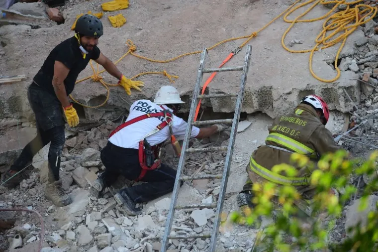 PRIZORI POTPUNOG UNIŠTENJA: Potres magnitude 7,1 pogodio Meksiku, poginulo najmanje 150 ljudi