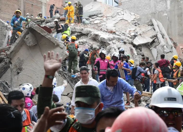 PRIZORI POTPUNOG UNIŠTENJA: Potres magnitude 7,1 pogodio Meksiku, poginulo najmanje 150 ljudi