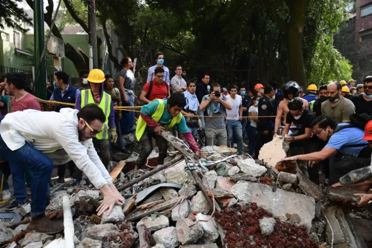 PRIZORI POTPUNOG UNIŠTENJA: Potres magnitude 7,1 pogodio Meksiku, poginulo najmanje 150 ljudi