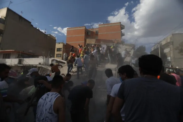 PRIZORI POTPUNOG UNI&Scaron;TENJA: Potres magnitude 7,1 pogodio Meksiku, poginulo najmanje 150 ljudi