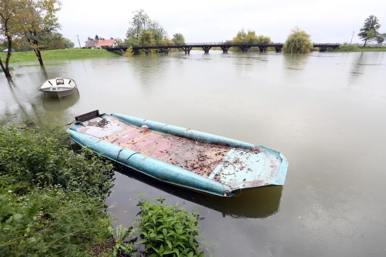 Vodostaji karlovačkih rijeka Korane i Kupe tijekom prijepodneva su bili u blagom porastu. Prema najavama Hrvatskih voda vodostaj rijeka nije alarmantan