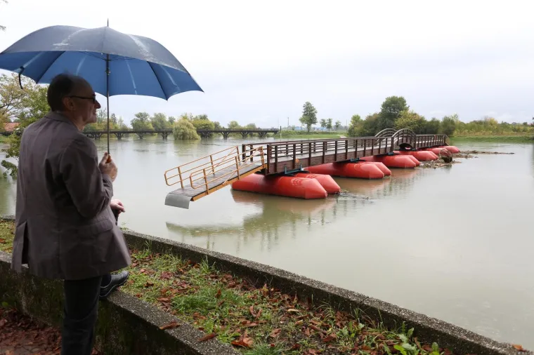 Vodostaji karlovačkih rijeka Korane i Kupe tijekom prijepodneva su bili u blagom porastu. Prema najavama Hrvatskih voda vodostaj rijeka nije alarmantan
