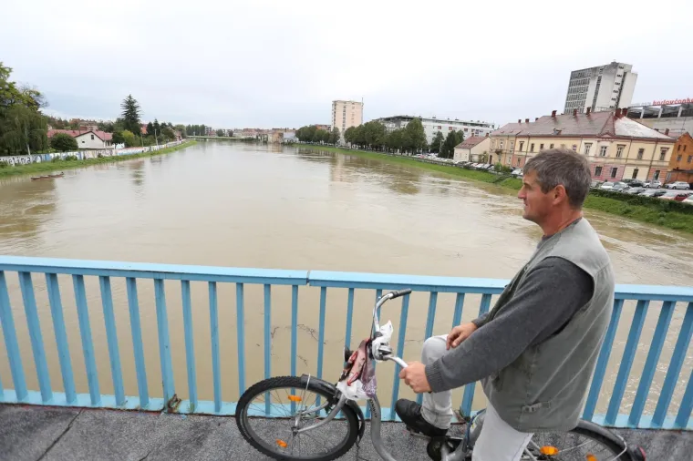 Vodostaji karlovačkih rijeka Korane i Kupe tijekom prijepodneva su bili u blagom porastu. Prema najavama Hrvatskih voda vodostaj rijeka nije alarmantan