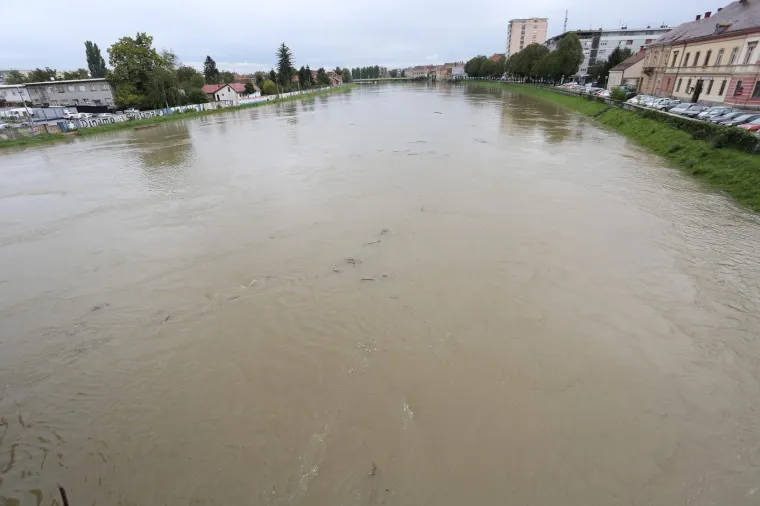 Vodostaji karlovačkih rijeka Korane i Kupe tijekom prijepodneva su bili u blagom porastu. Prema najavama Hrvatskih voda vodostaj rijeka nije alarmantan