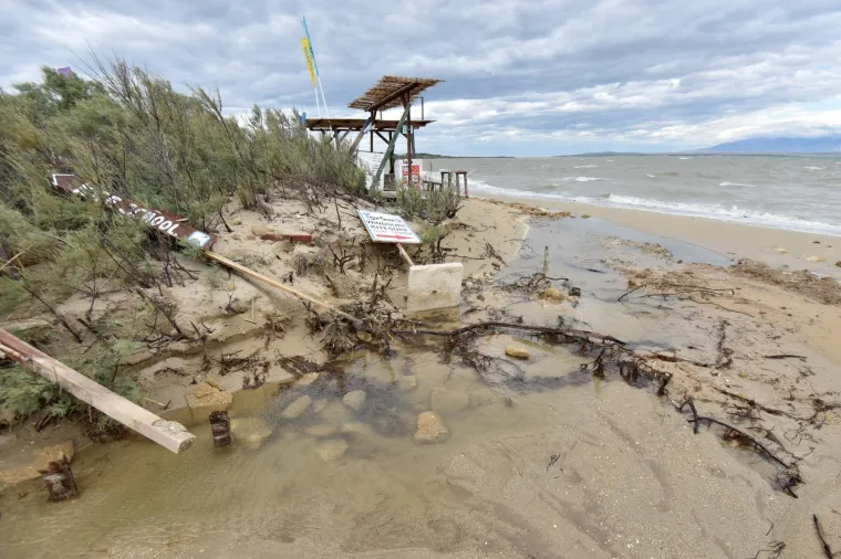 [FOTO] NEVJEROJATNA SNAGA PRIRODE: Pogledajte što je razorna poplava učinila od poznate ninske plaže