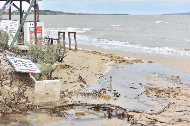 [FOTO] NEVJEROJATNA SNAGA PRIRODE: Pogledajte što je razorna poplava učinila od poznate ninske plaže