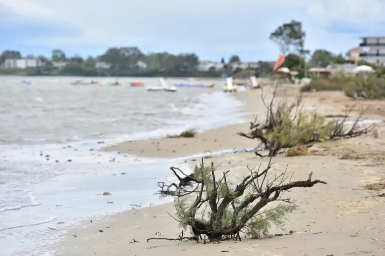 [FOTO] NEVJEROJATNA SNAGA PRIRODE: Pogledajte što je razorna poplava učinila od poznate ninske plaže