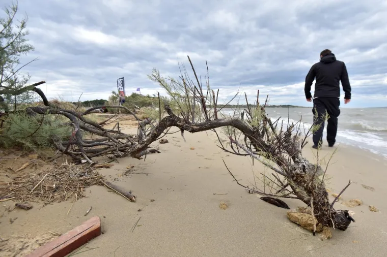 [FOTO] NEVJEROJATNA SNAGA PRIRODE: Pogledajte što je razorna poplava učinila od poznate ninske plaže