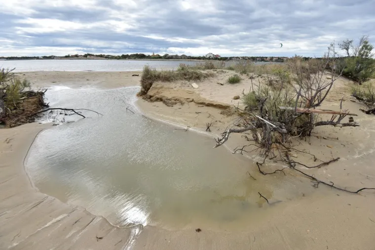 [FOTO] NEVJEROJATNA SNAGA PRIRODE: Pogledajte što je razorna poplava učinila od poznate ninske plaže