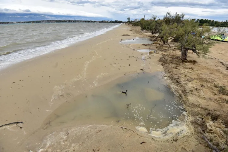 [FOTO] NEVJEROJATNA SNAGA PRIRODE: Pogledajte što je razorna poplava učinila od poznate ninske plaže