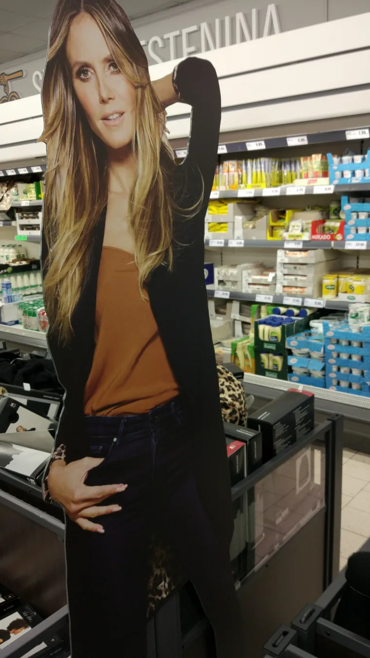 Heidi Klum je u suradnji s Lidlom izbacila svoju kolekciju Heidi &amp; The City. Dok odjevni predmeti izgledaju stvarno zanimljivo na fotografijama, uživo je situacija nešto drugačija.