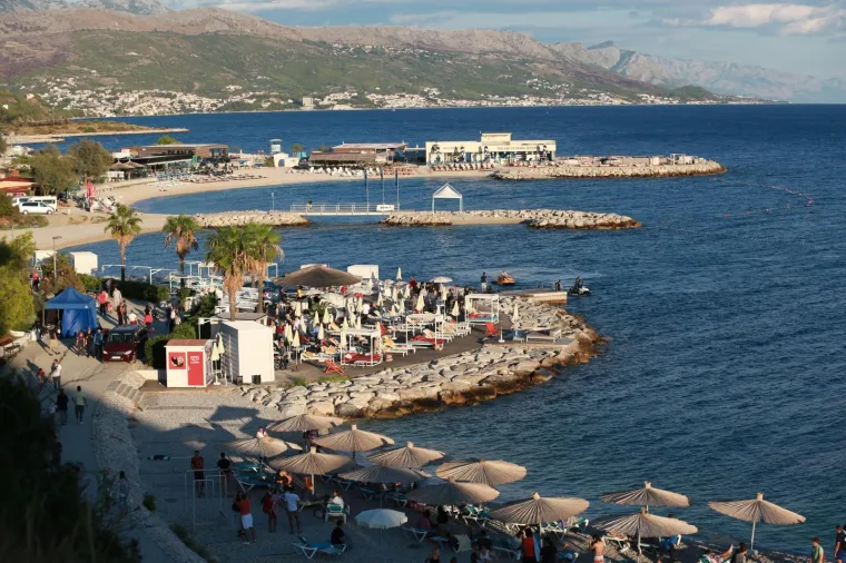 HRVATSKA OBALA POSTALA LAŽNA IBIZA: Zvijezda 'Igre prijestolja' i suprug Julije Roberts u Splitu snimaju film